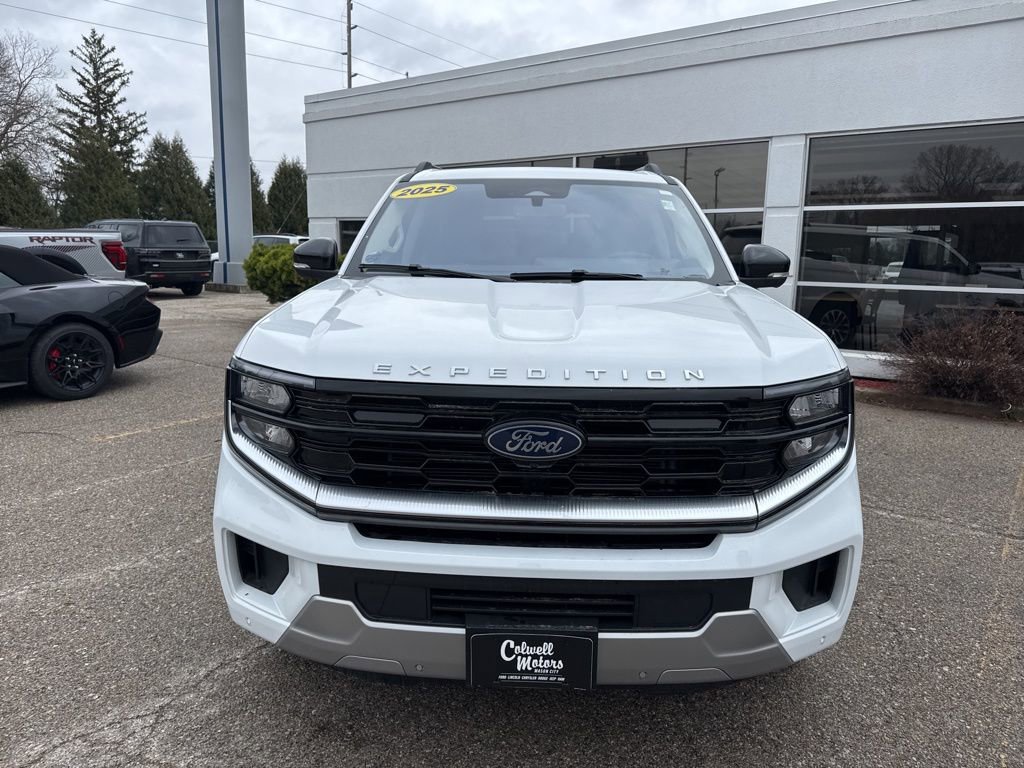 Used 2025 Ford Expedition Max Platinum AWD/4WD image 5