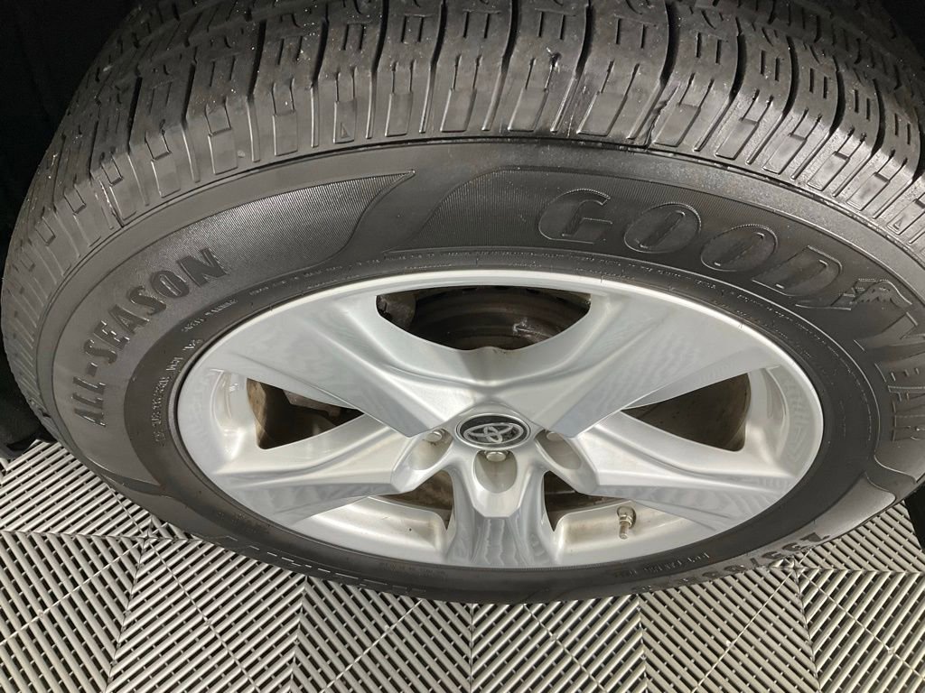 Used 2021 Toyota Highlander LE image 9