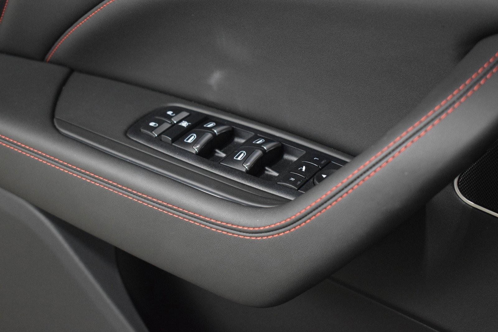 Certified 2022 Maserati Levante GT image 37