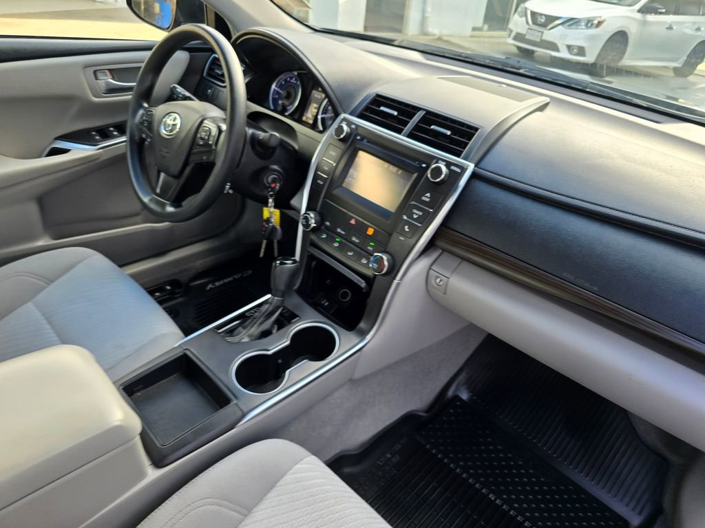 Used 2017 Toyota Camry LE image 11