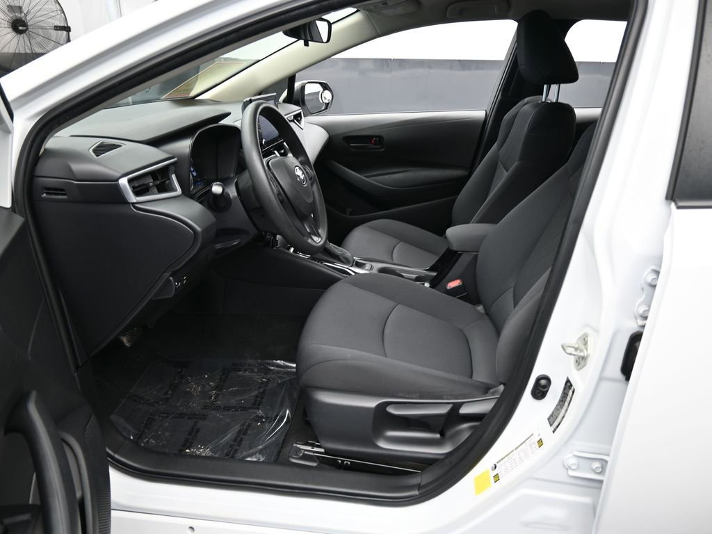 Used 2022 Toyota Corolla LE image 11