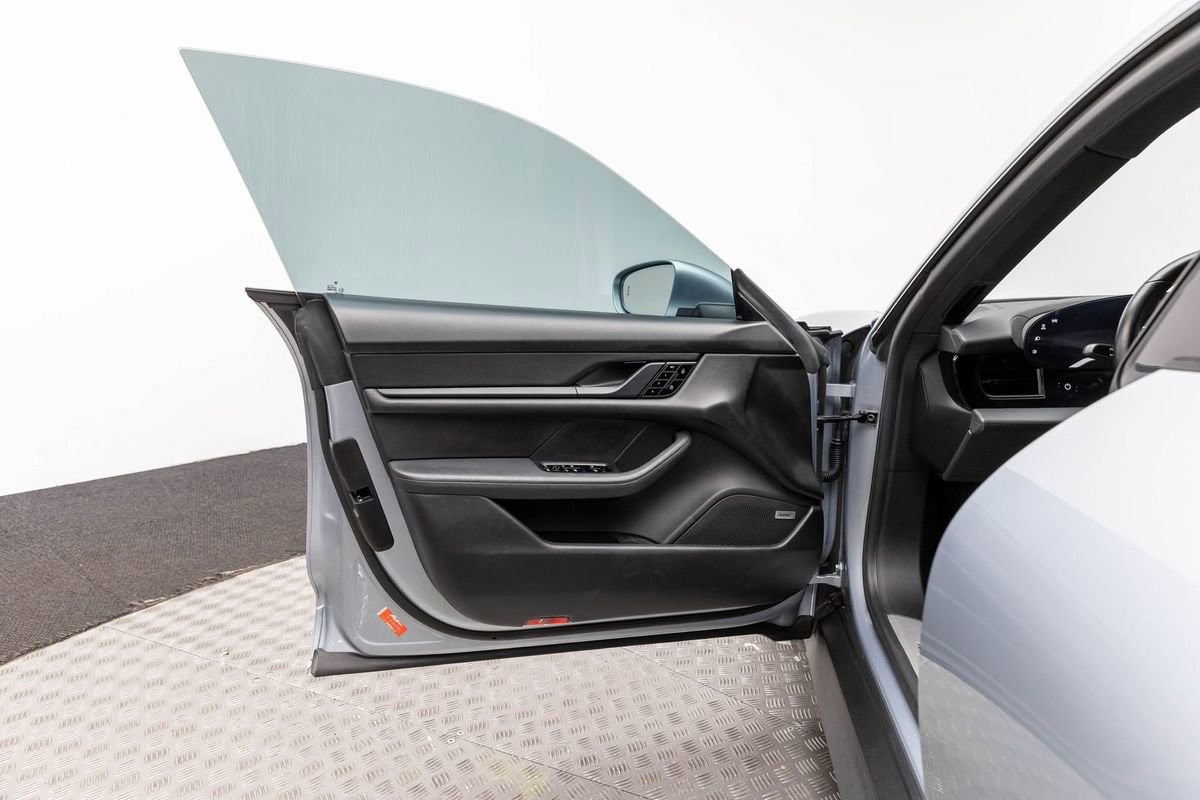Used 2020 Porsche Taycan 4S image 10