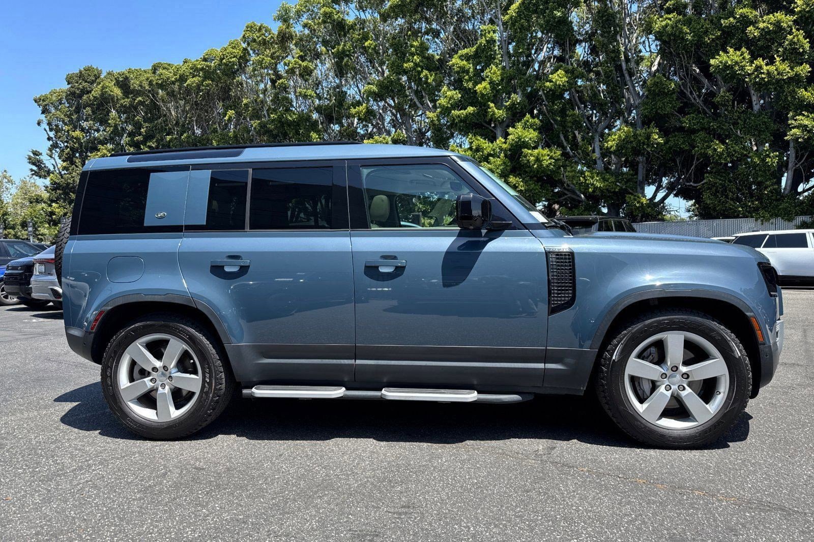 Used 2023 Land Rover Defender 110 SE AWD/4WD image 5
