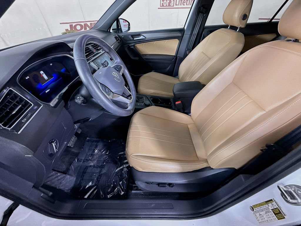 Used 2024 Volkswagen Tiguan SE AWD/4WD image 24