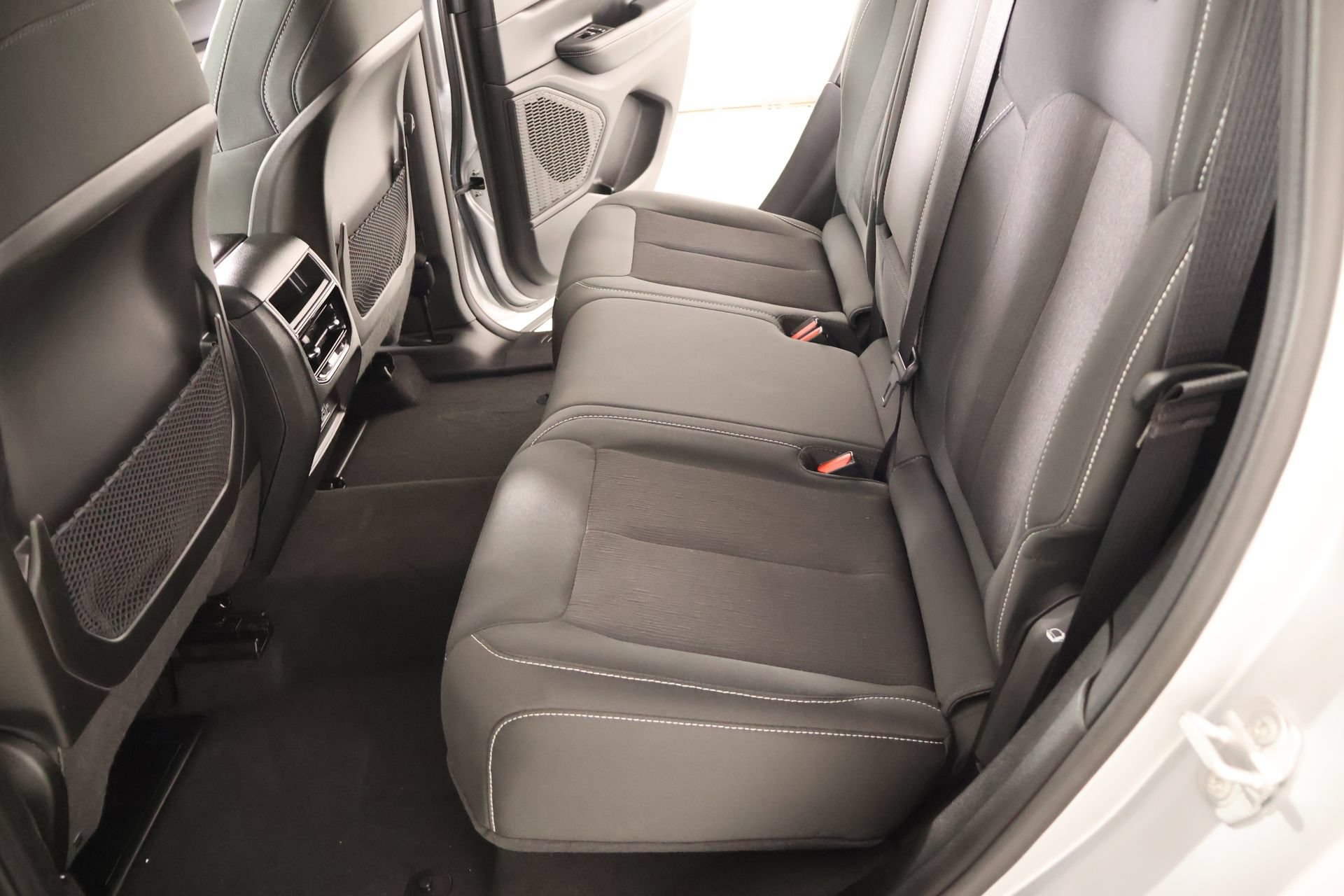 Used 2025 Jeep Grand Cherokee Laredo X RWD image 11