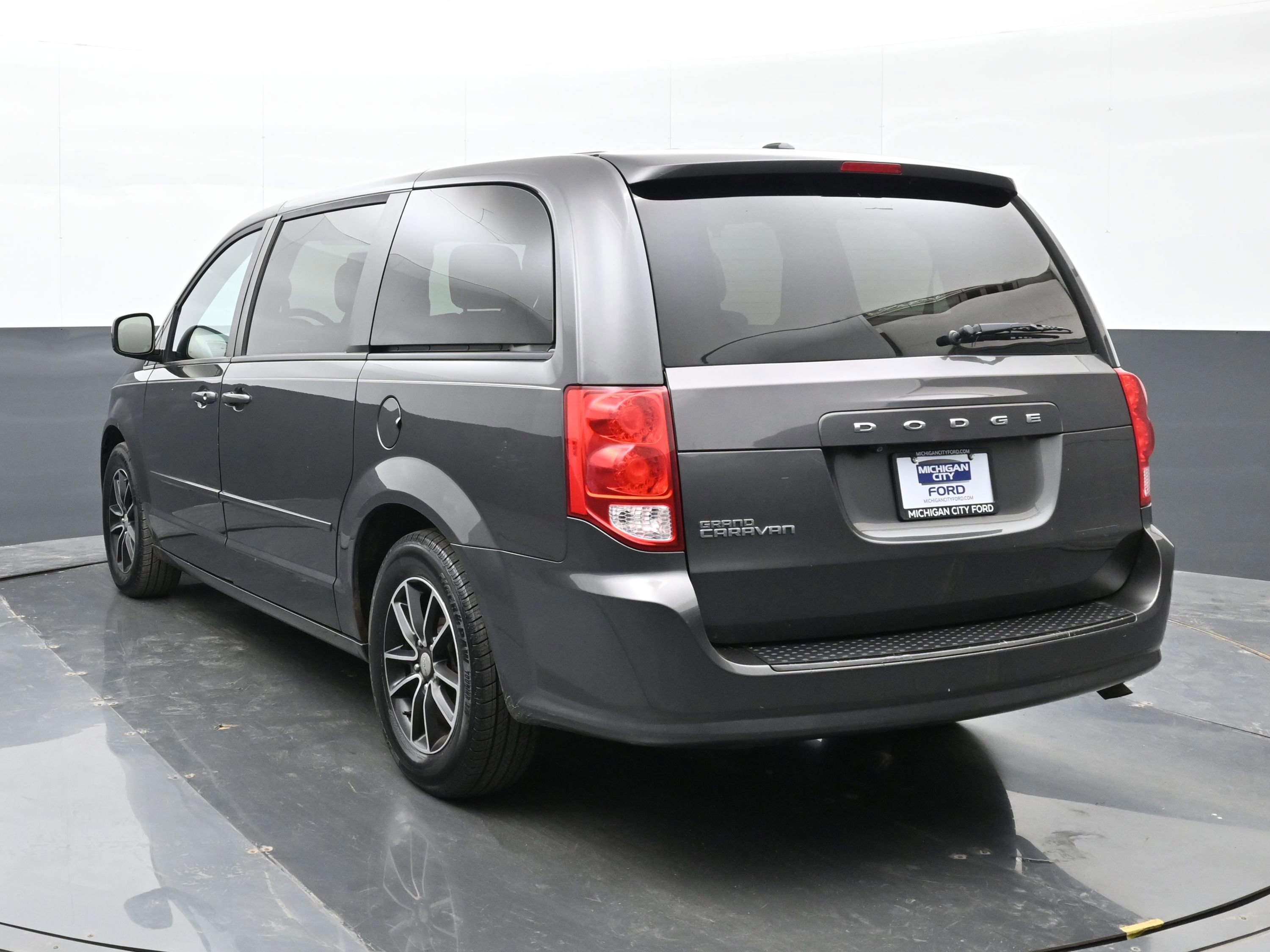 Used 2015 Dodge Grand Caravan SXT w/ Blacktop Package image 6