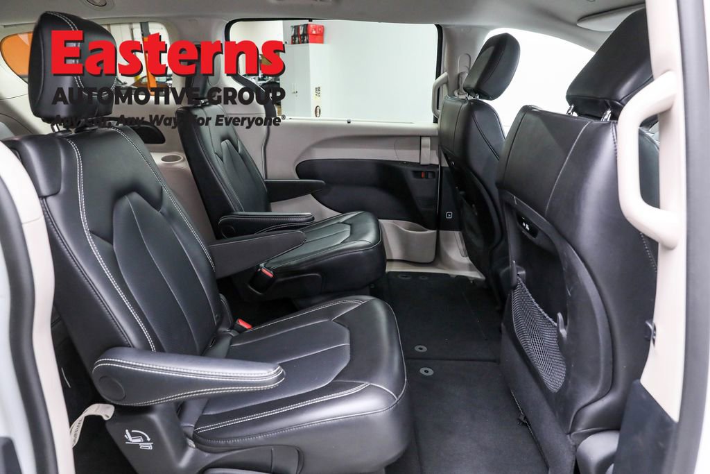 Used 2024 Chrysler Pacifica Touring-L image 22