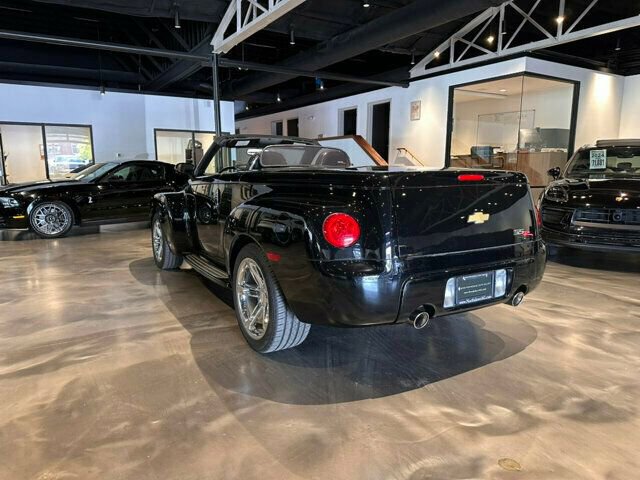 Used 2006 Chevrolet SSR w/ Preferred Equipment Group RWD image 4
