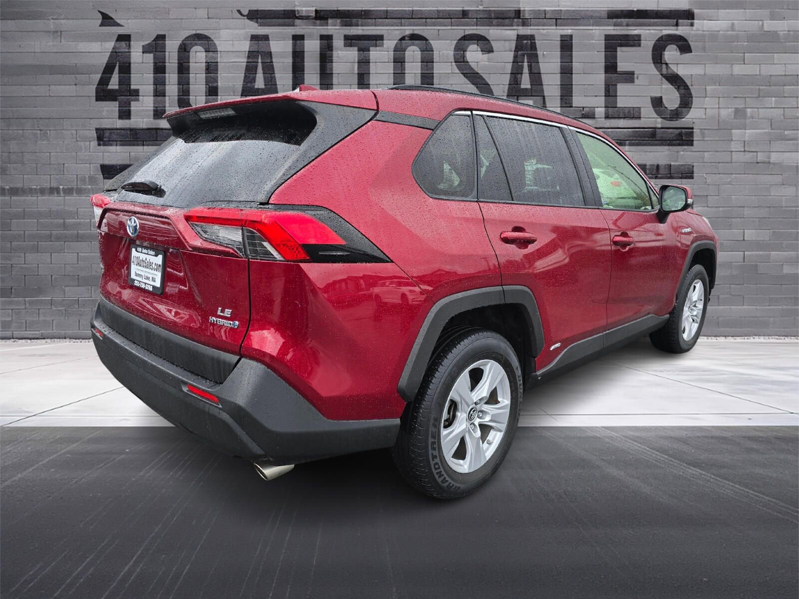 Used 2019 Toyota RAV4 LE image 3