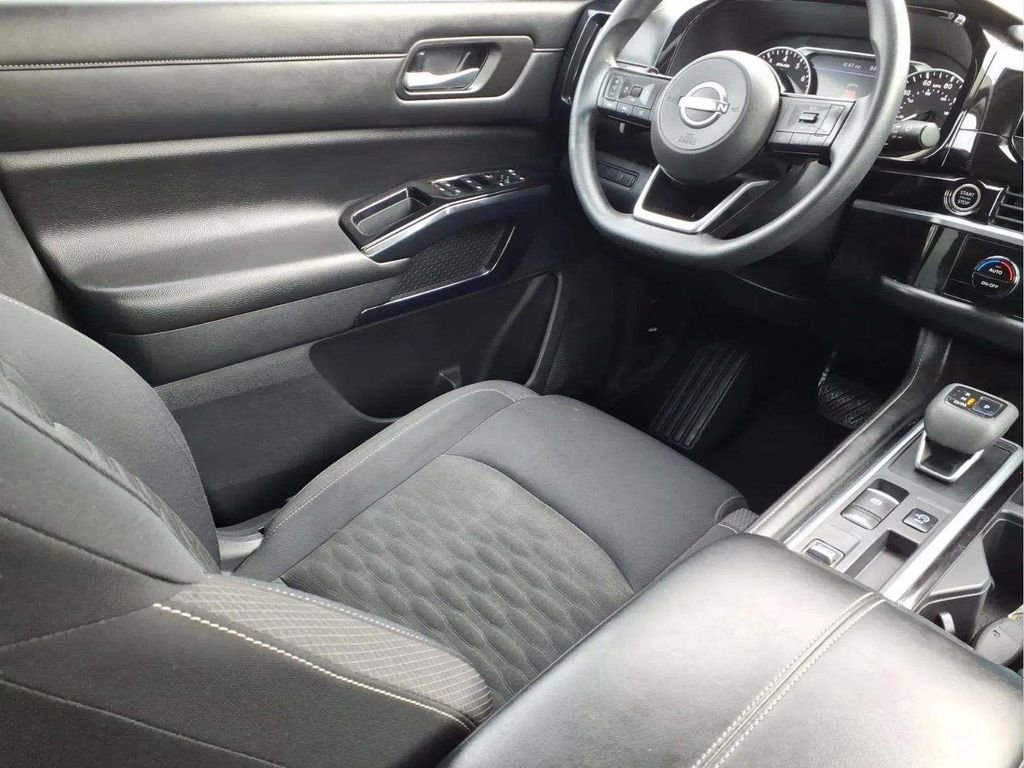Used 2022 Nissan Pathfinder S FWD image 11