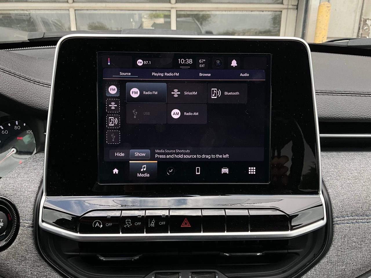 Used 2025 Jeep Compass Latitude image 31