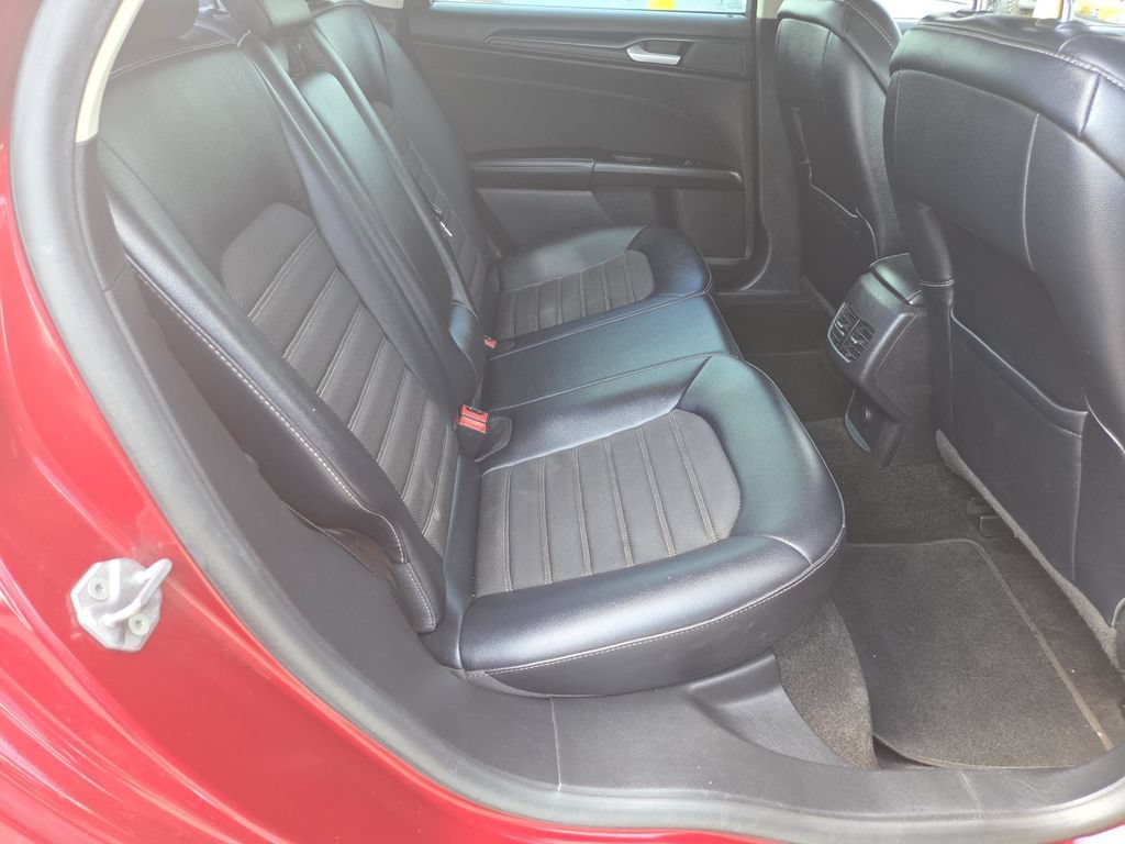 Used 2018 Ford Fusion SE w/ Equipment Group 201A FWD image 17