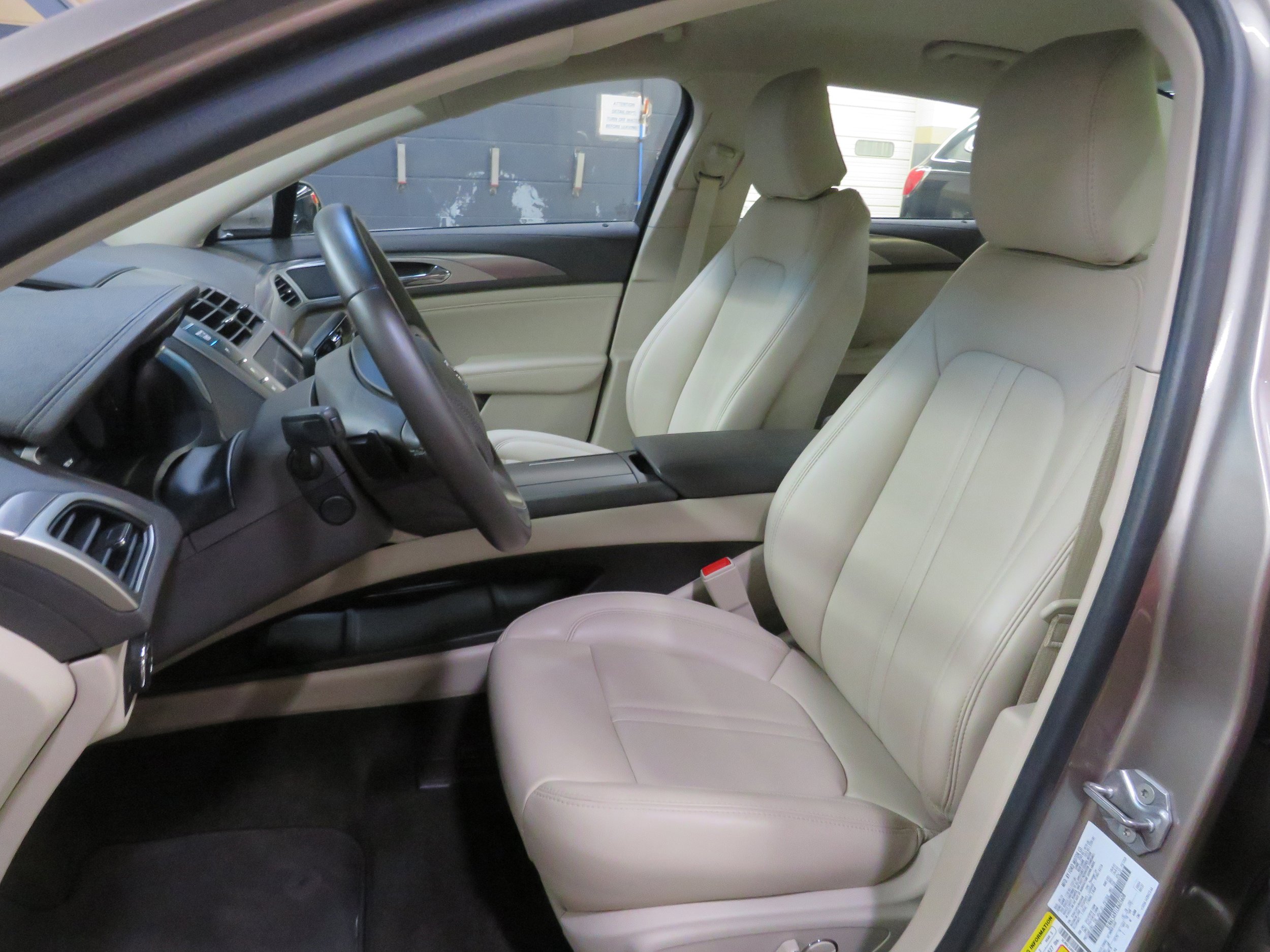 Used 2020 Lincoln MKZ w/ Convenience Package FWD image 12