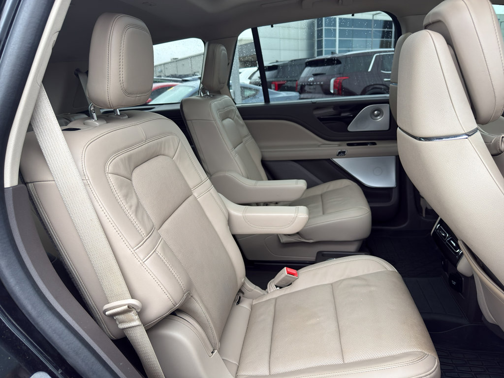 Used 2022 Lincoln Aviator Reserve w/ Equipment Group 201A AWD/4WD image 13