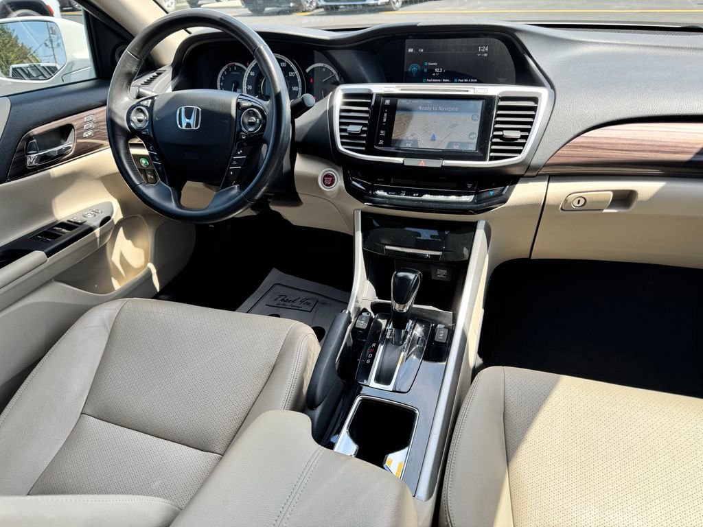 Used 2016 Honda Accord Touring image 16