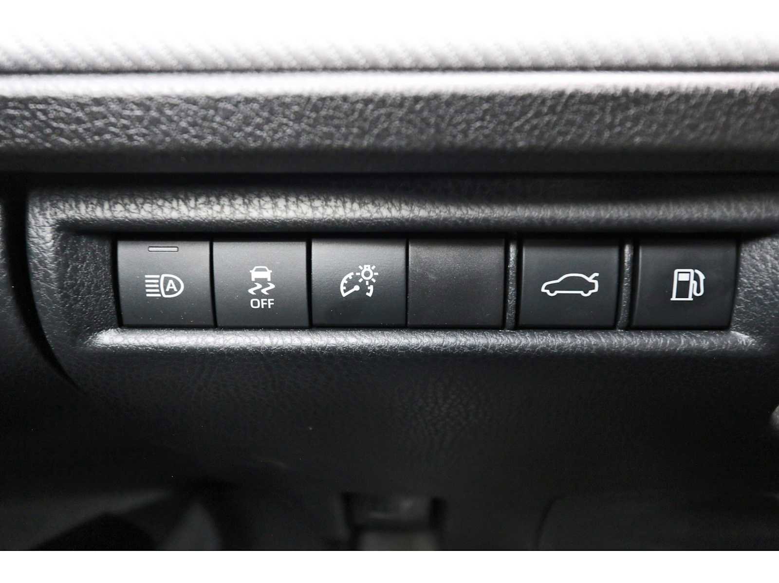 Used 2025 Toyota Camry SE w/ Convenience Package image 19