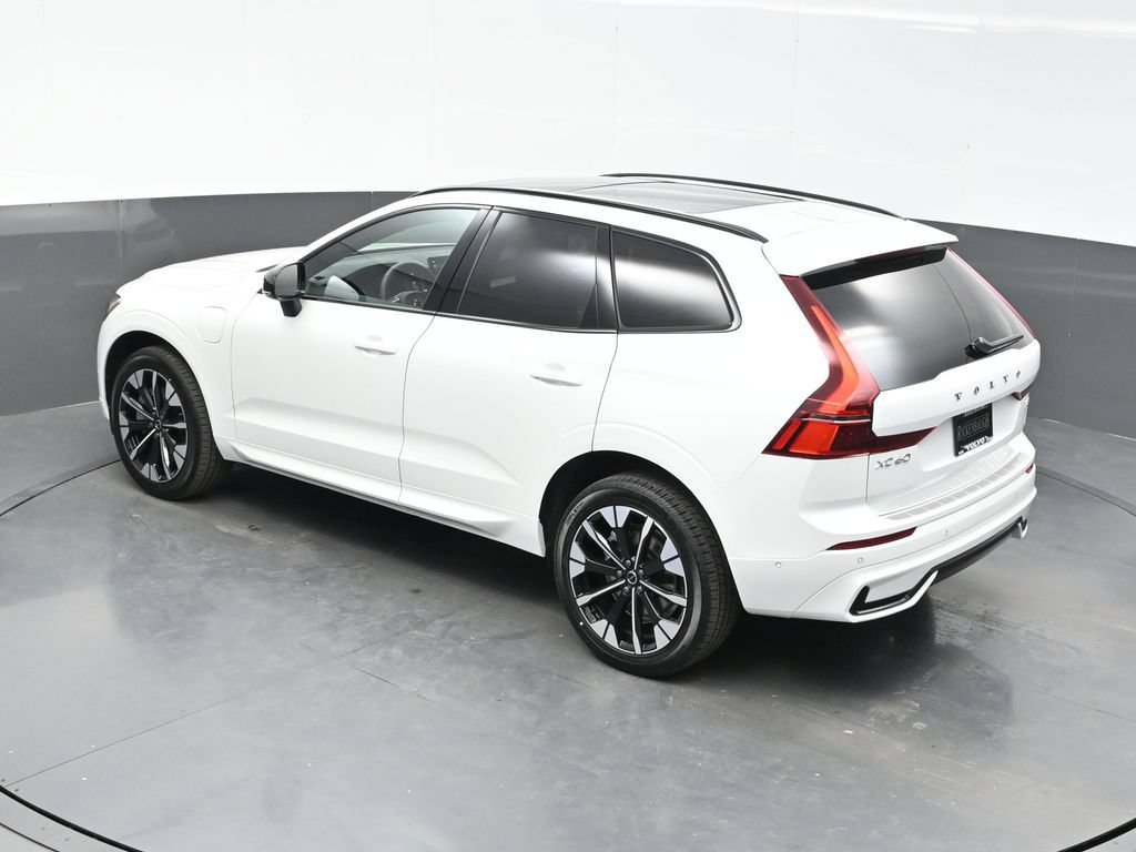 New 2026 Volvo XC60 T8 Plus w/ Climate Package PRO AWD/4WD image 38