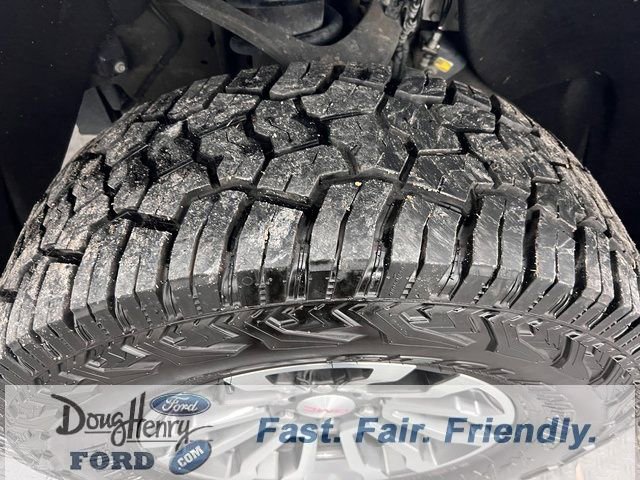 Used 2023 GMC Sierra 1500 AT4 w/ Technology Package AWD/4WD image 18