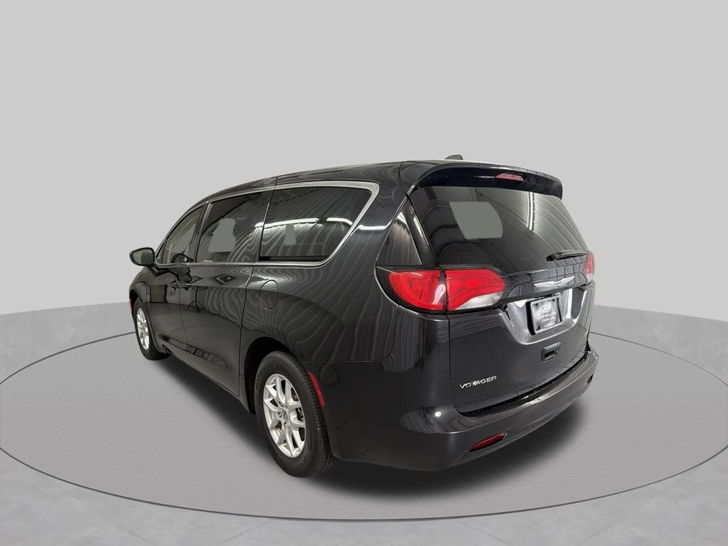 Used 2023 Chrysler Voyager LX FWD image 8