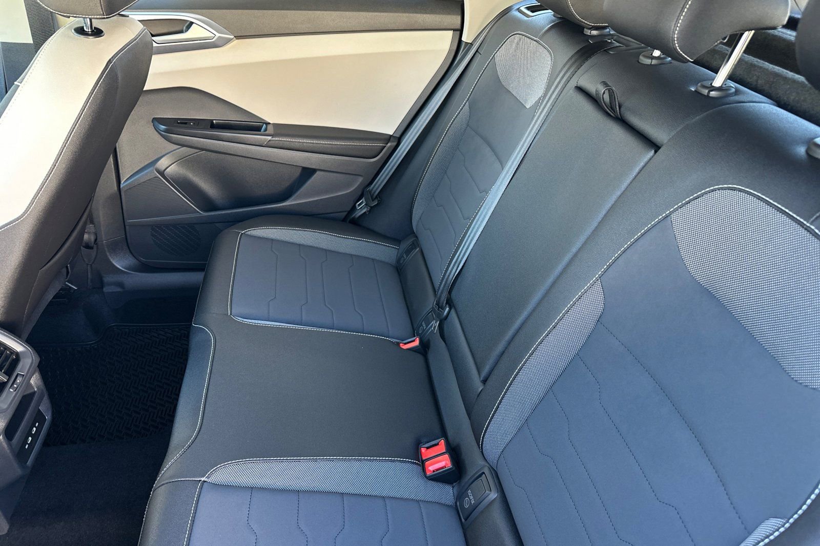 New 2026 Volkswagen Taos SE FWD image 10