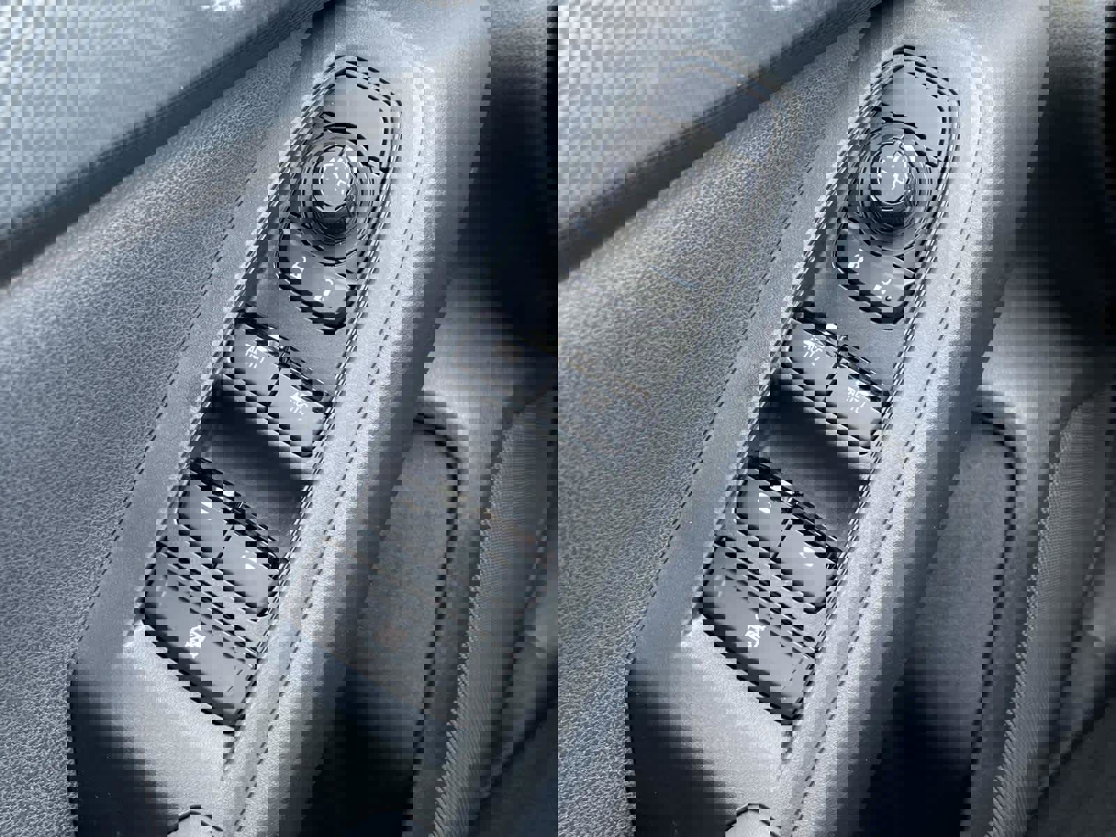 Used 2025 Subaru Crosstrek 2.0i Premium image 27