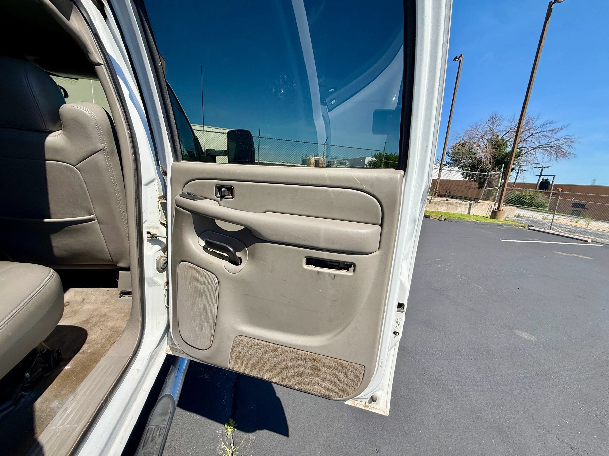 Used 2004 Chevrolet Silverado 3500 4x4 Crew Cab w/ Heavy-Duty Power Package image 30