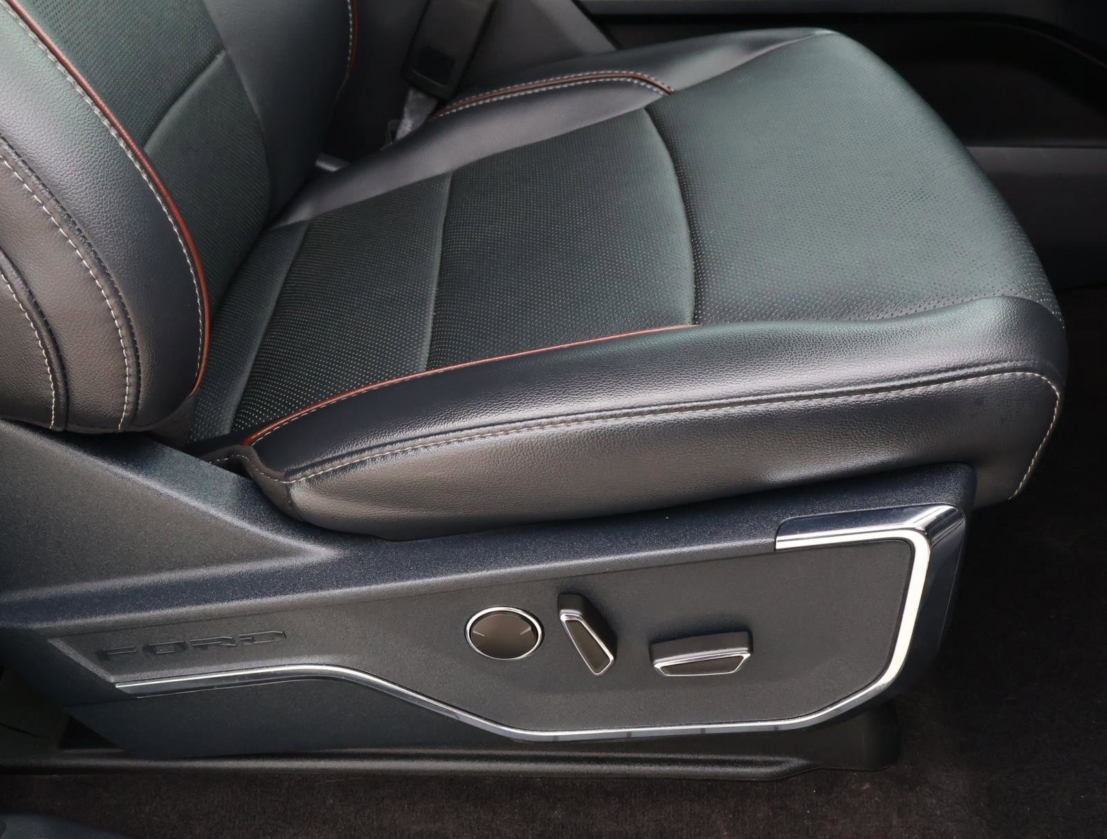 Used 2021 Ford F150 Lariat w/ Max Trailer Tow Package image 19