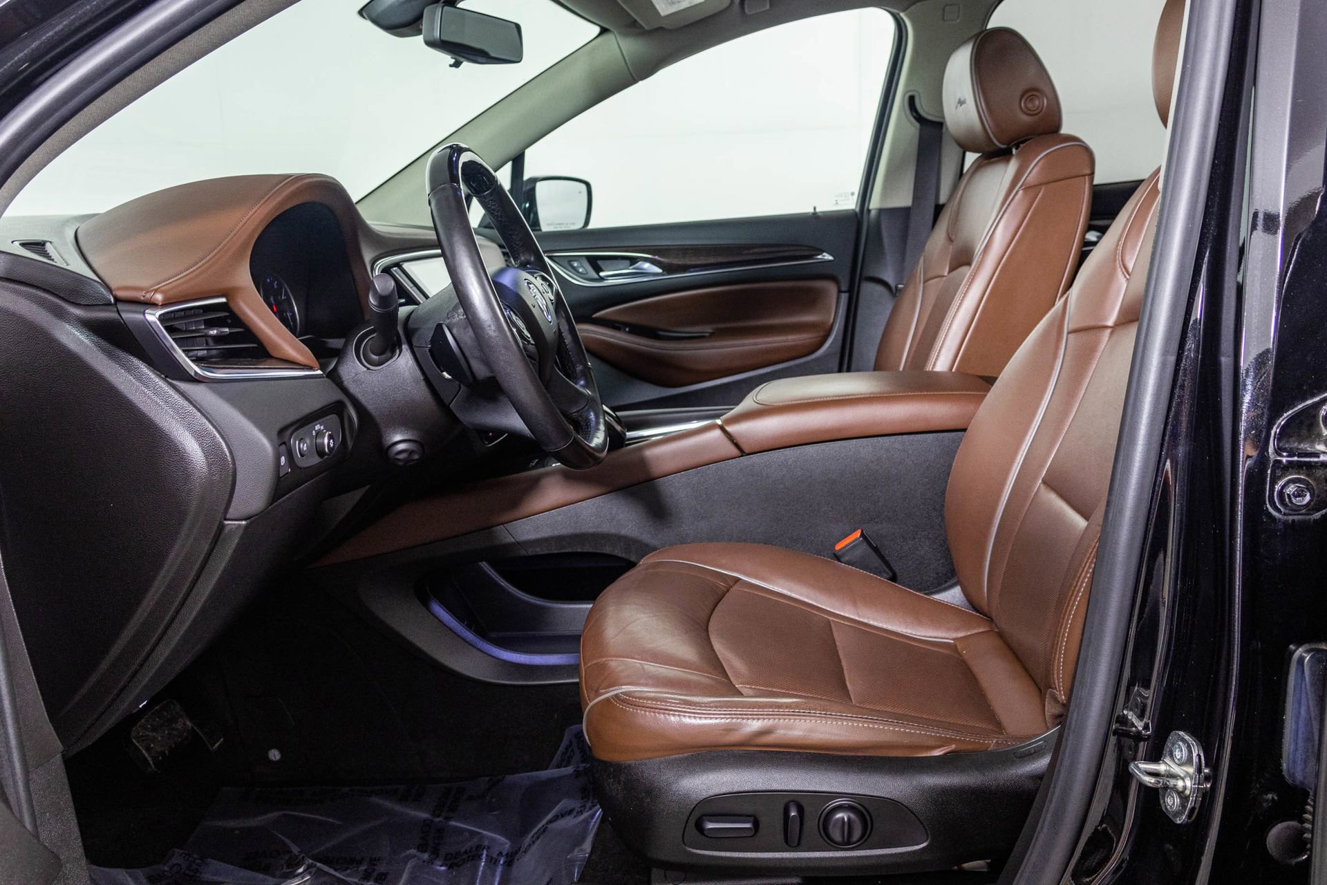 Used 2018 Buick Enclave Avenir w/ Avenir Technology Package image 29