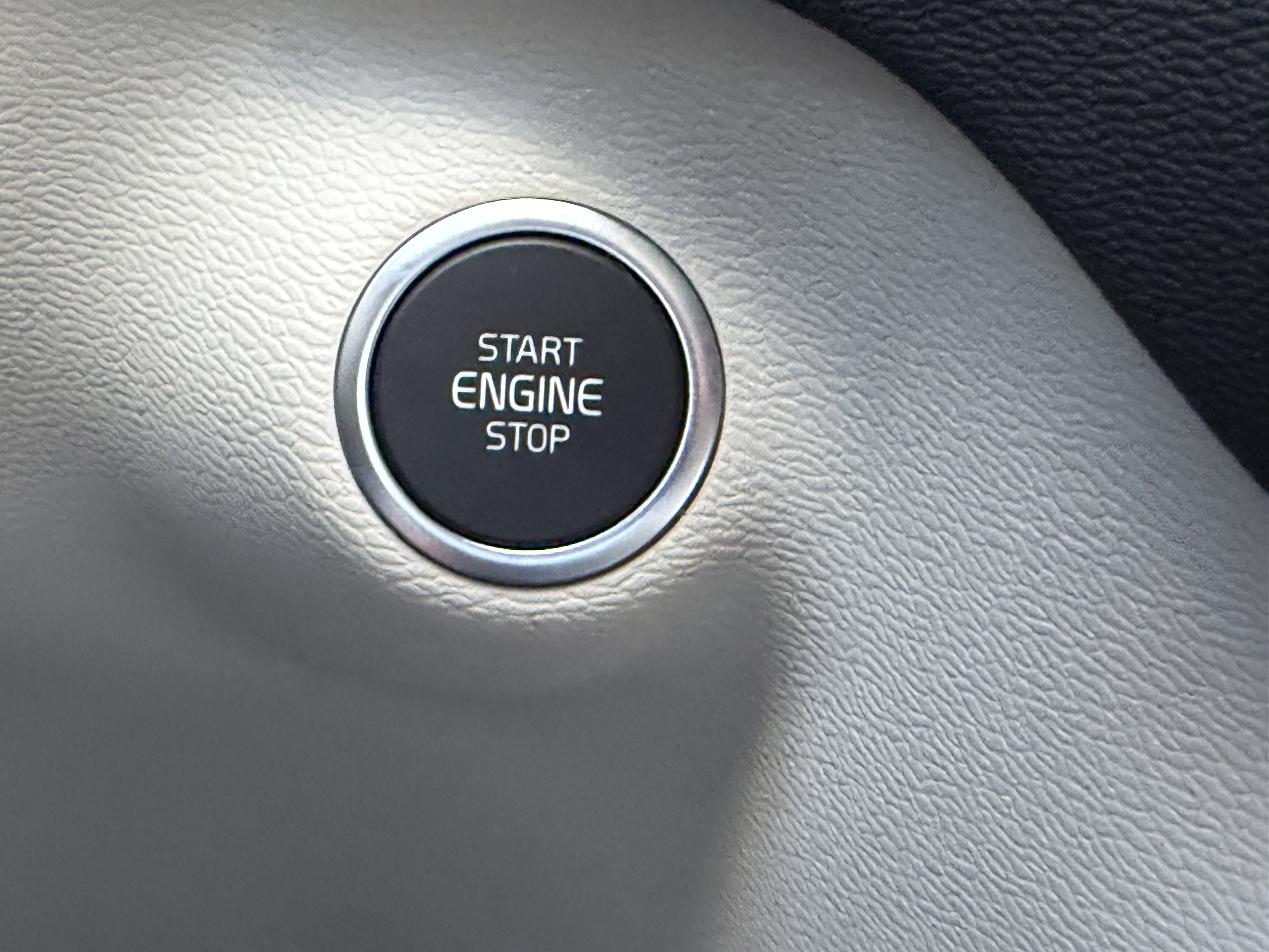 Certified 2023 Volvo XC40 B5 Plus w/ Protection Package Premier image 25