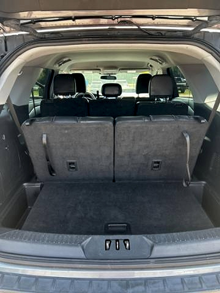 Used 2023 Ford Explorer XLT w/ Equipment Group 202A image 29