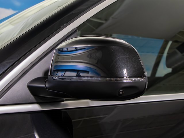 Used 2025 BMW X7 xDrive40i w/ Premium Package image 10