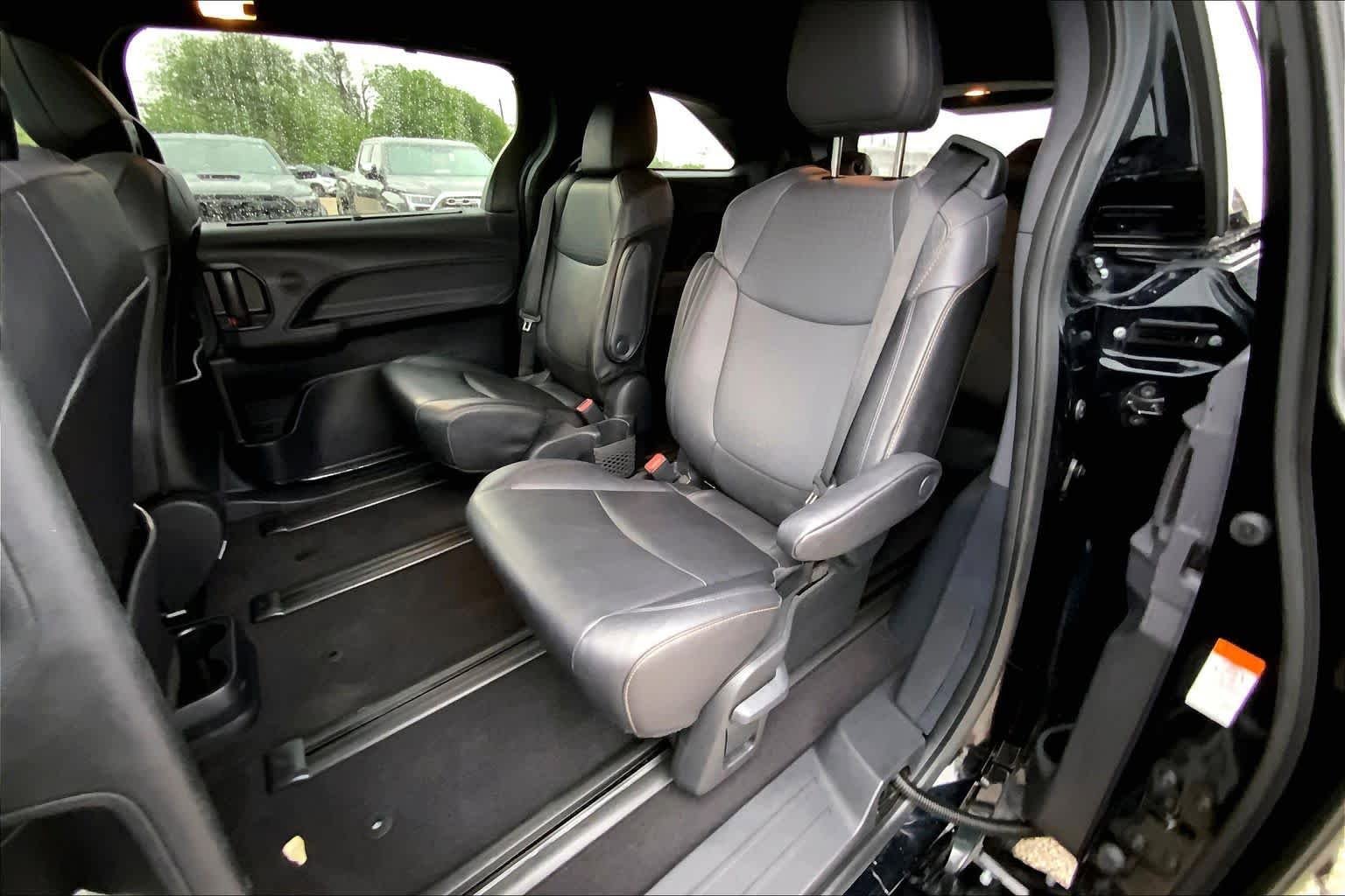 Used 2024 Toyota Sienna XLE Woodland Edition AWD/4WD image 21