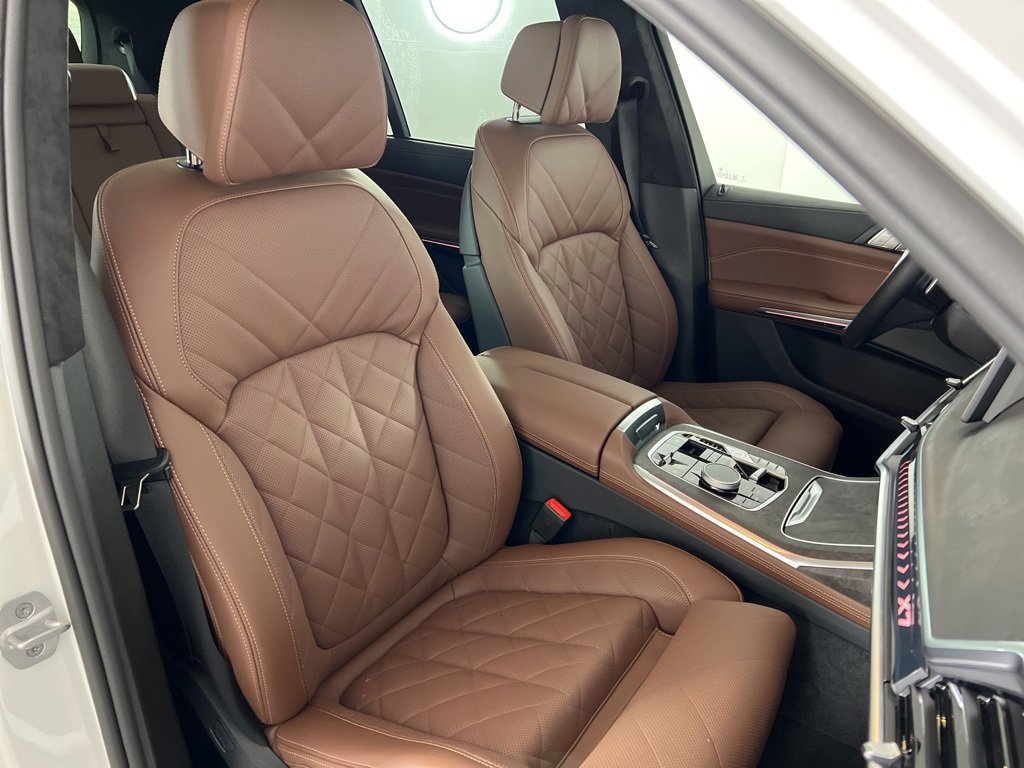 Used 2026 BMW X7 xDrive40i w/ Premium Package image 26