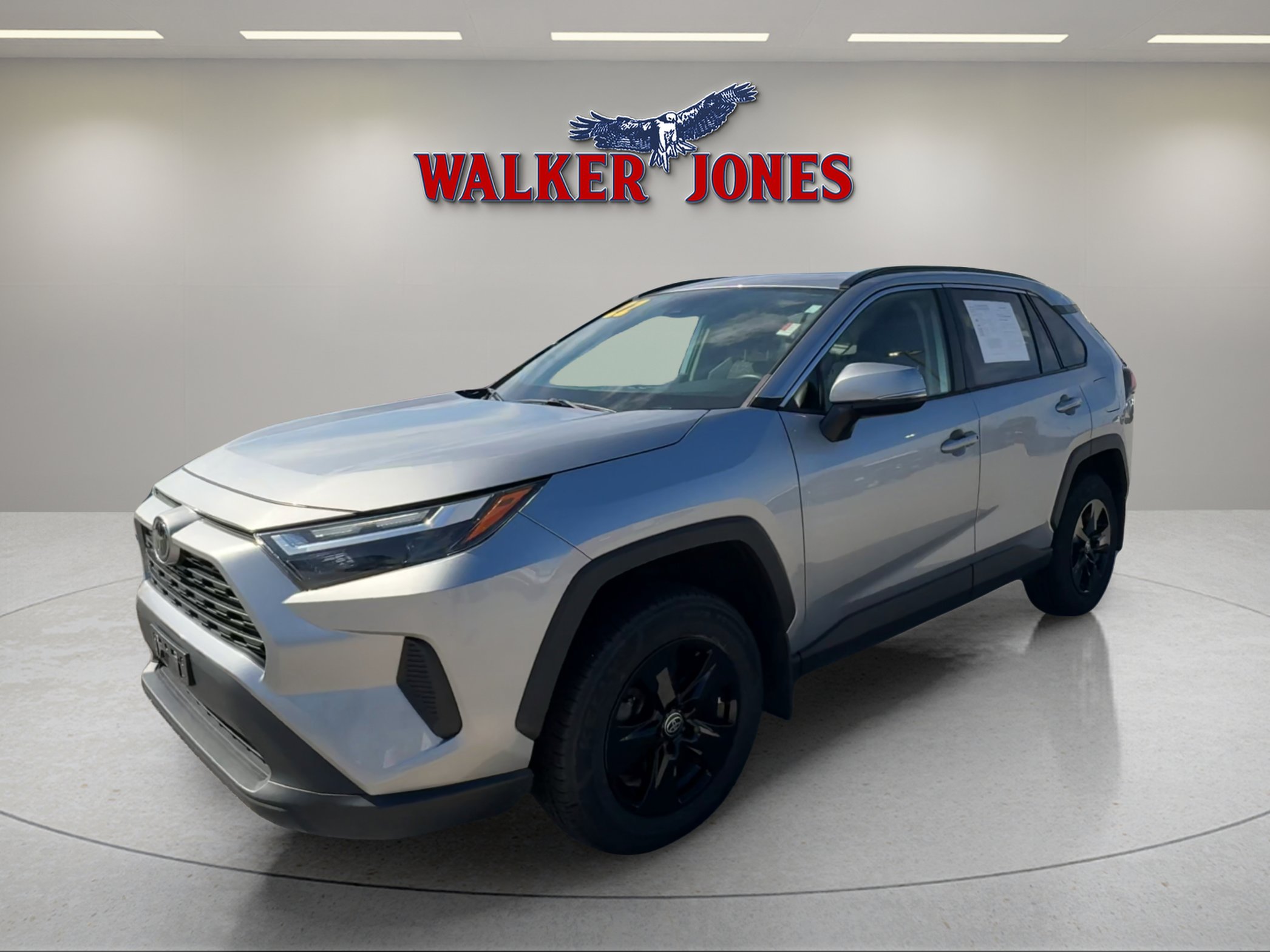 Used 2022 Toyota RAV4 XLE w/ Convenience Package image 7