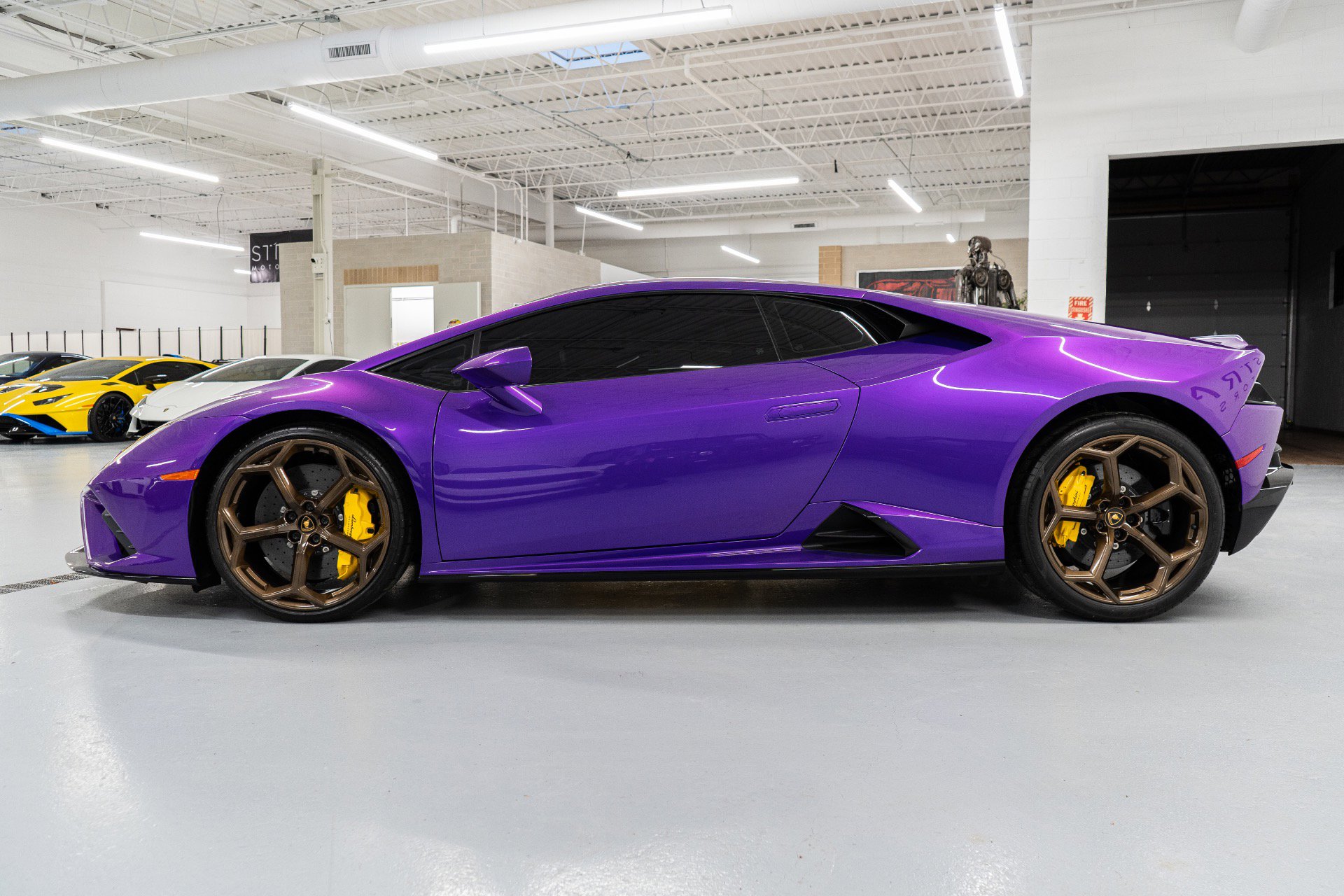 Used 2023 Lamborghini Huracan EVO image 6
