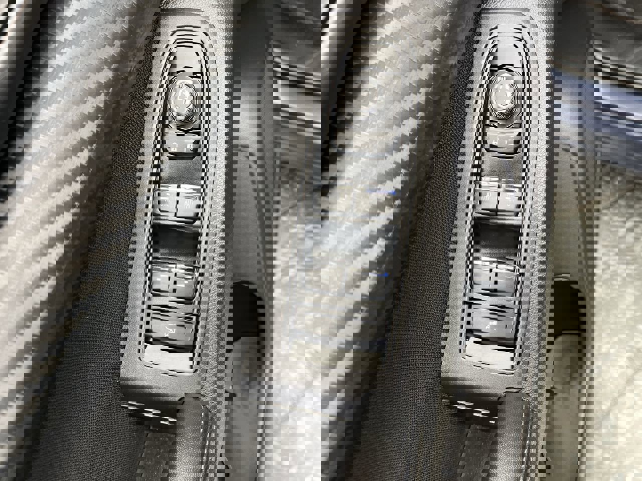 Used 2023 Subaru Ascent Premium w/ Convenience Package image 7