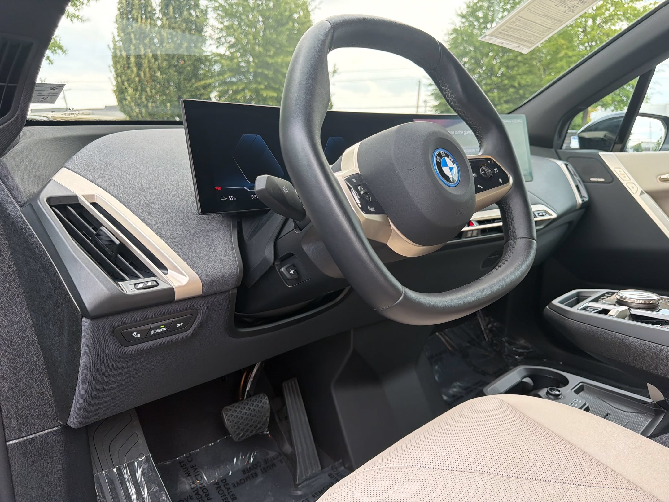 Certified 2024 BMW iX xDrive50 w/ Sport Package AWD/4WD image 4