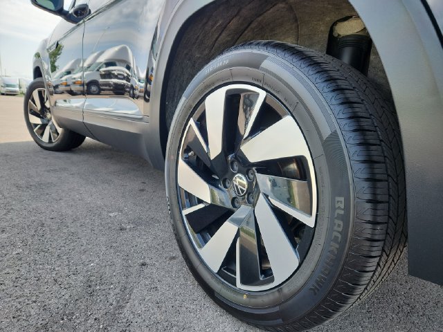 Used 2024 Volkswagen Atlas Cross Sport SE FWD image 17