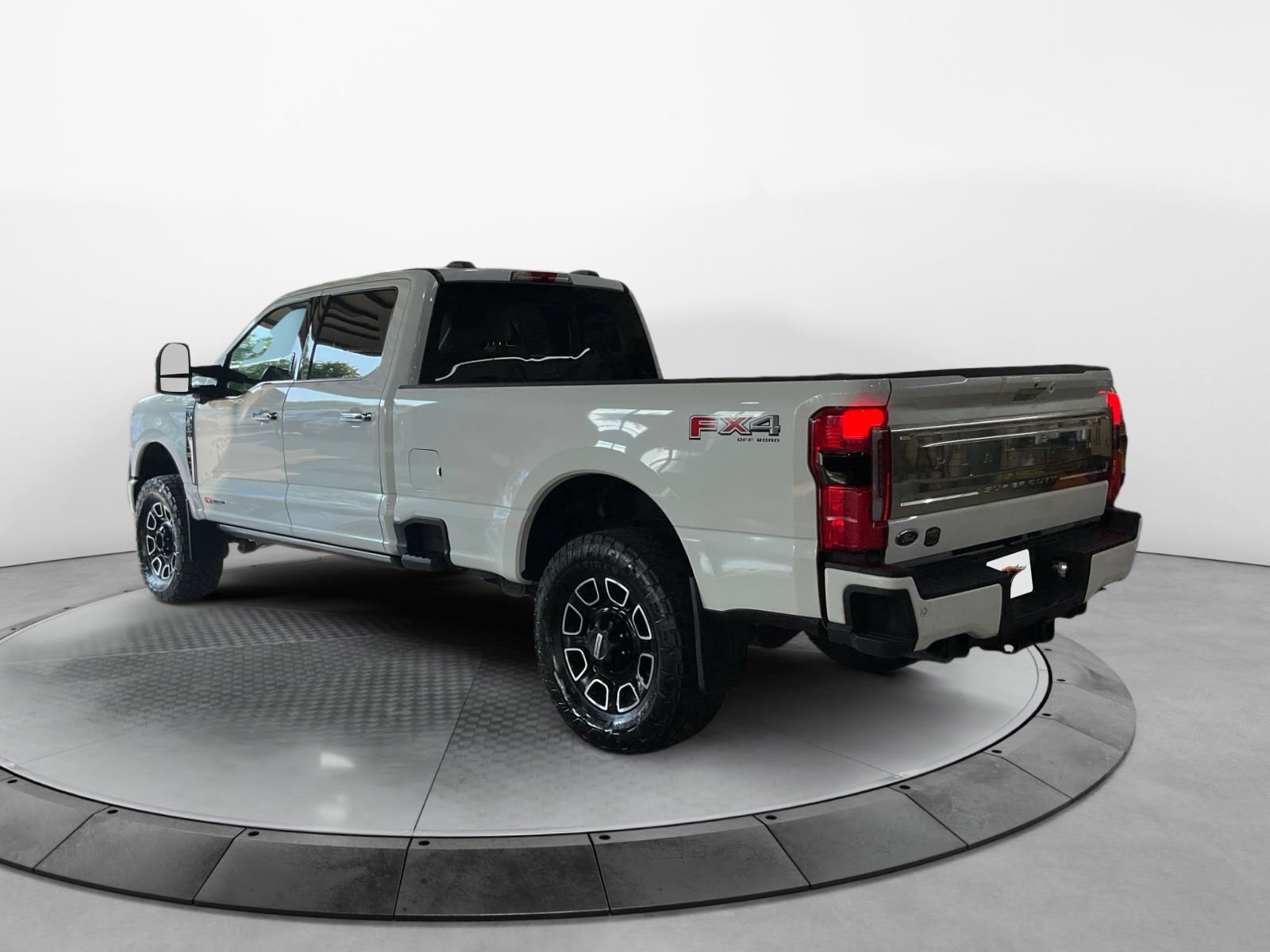 Used 2023 Ford F350 Platinum w/ FX4 Off-Road Package AWD/4WD image 5