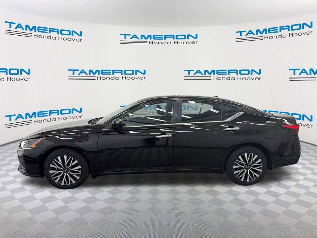 Used 2023 Nissan Altima 2.5 SV w/ SV Premium Package image 2