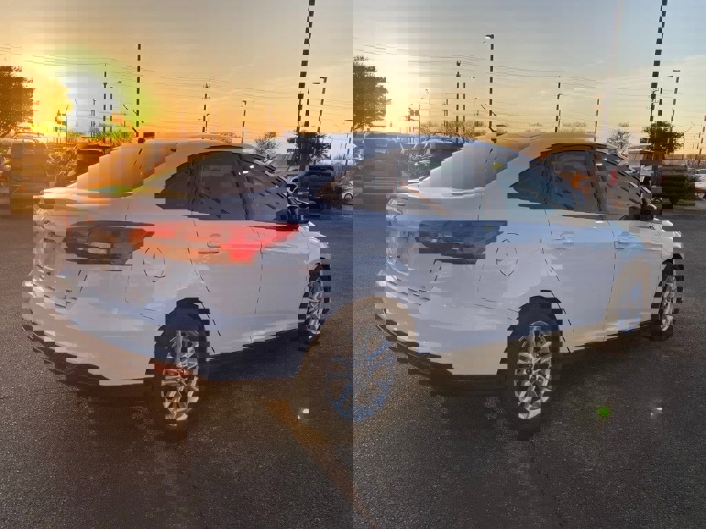 Used 2016 Ford Focus SE image 6