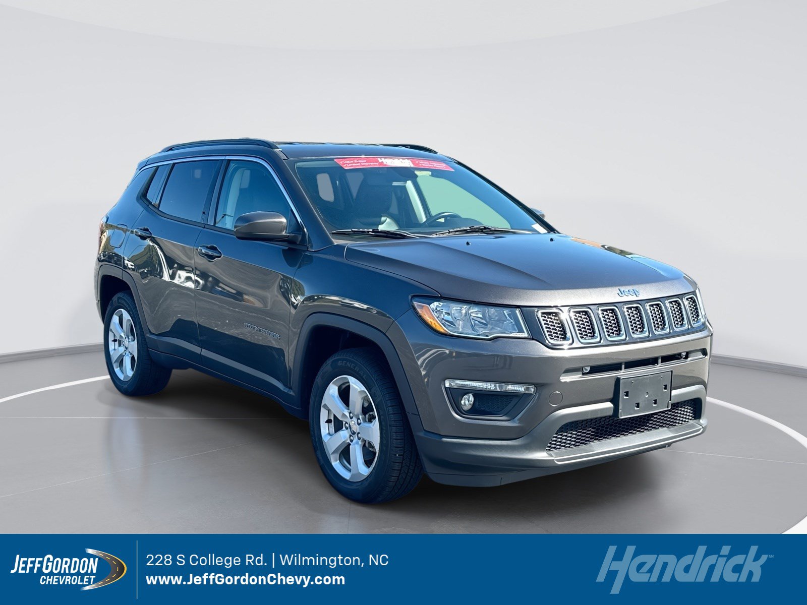 Used 2019 Jeep Compass Latitude w/ Cold Weather Group AWD/4WD image 1