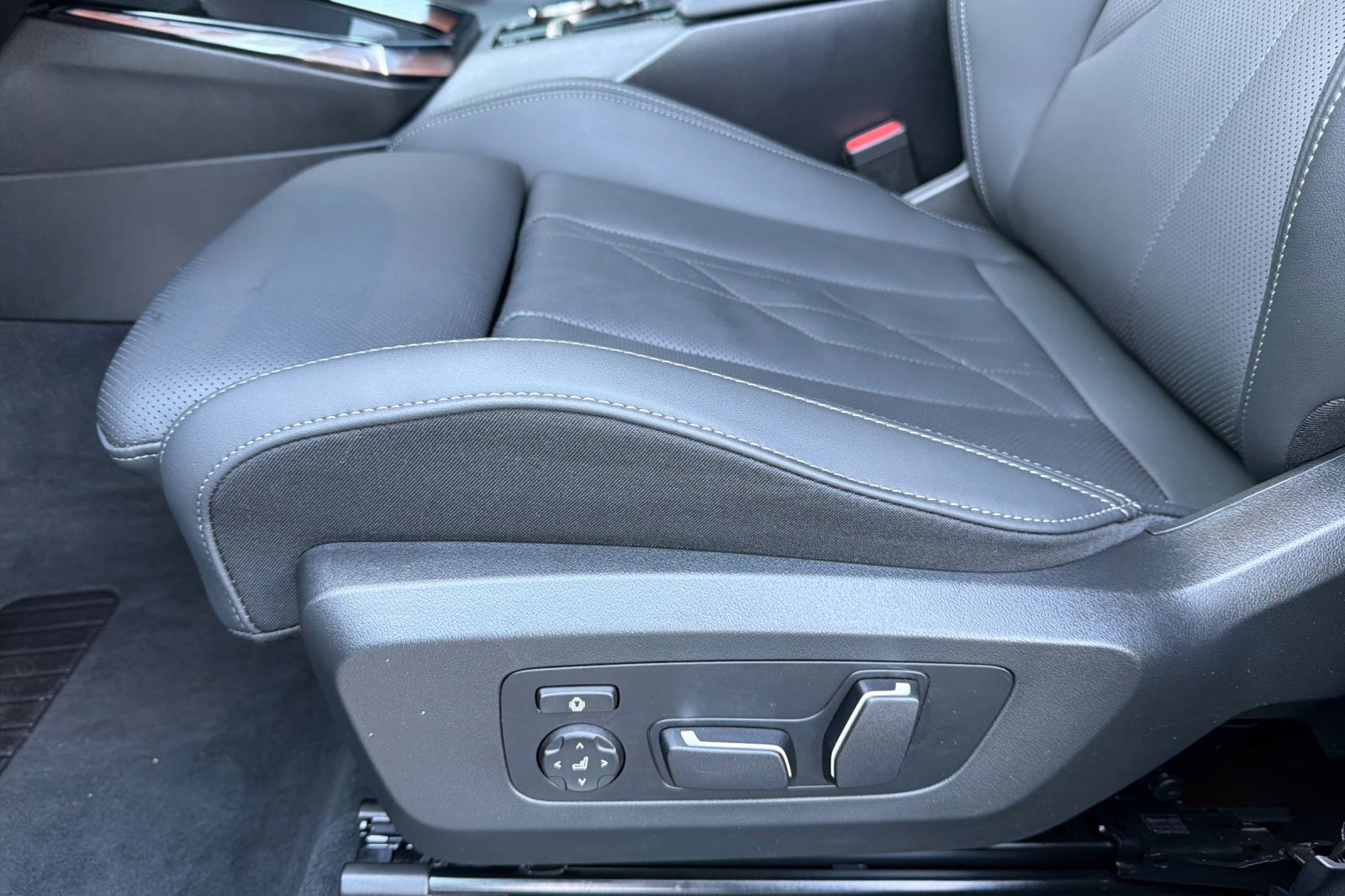 Used 2025 BMW X3 xDrive30i w/ Convenience Package image 14