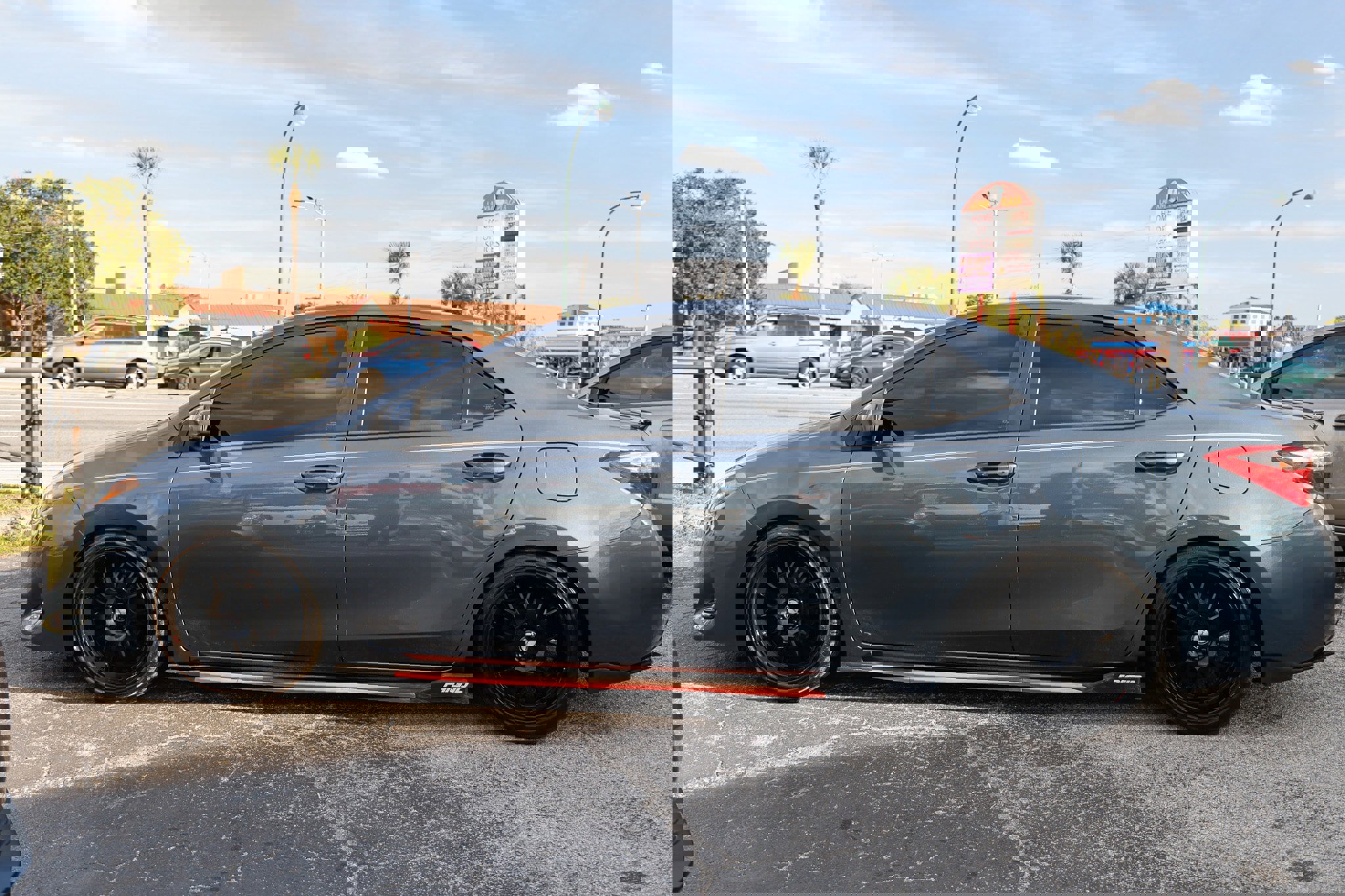 Used 2019 Toyota Corolla LE image 4