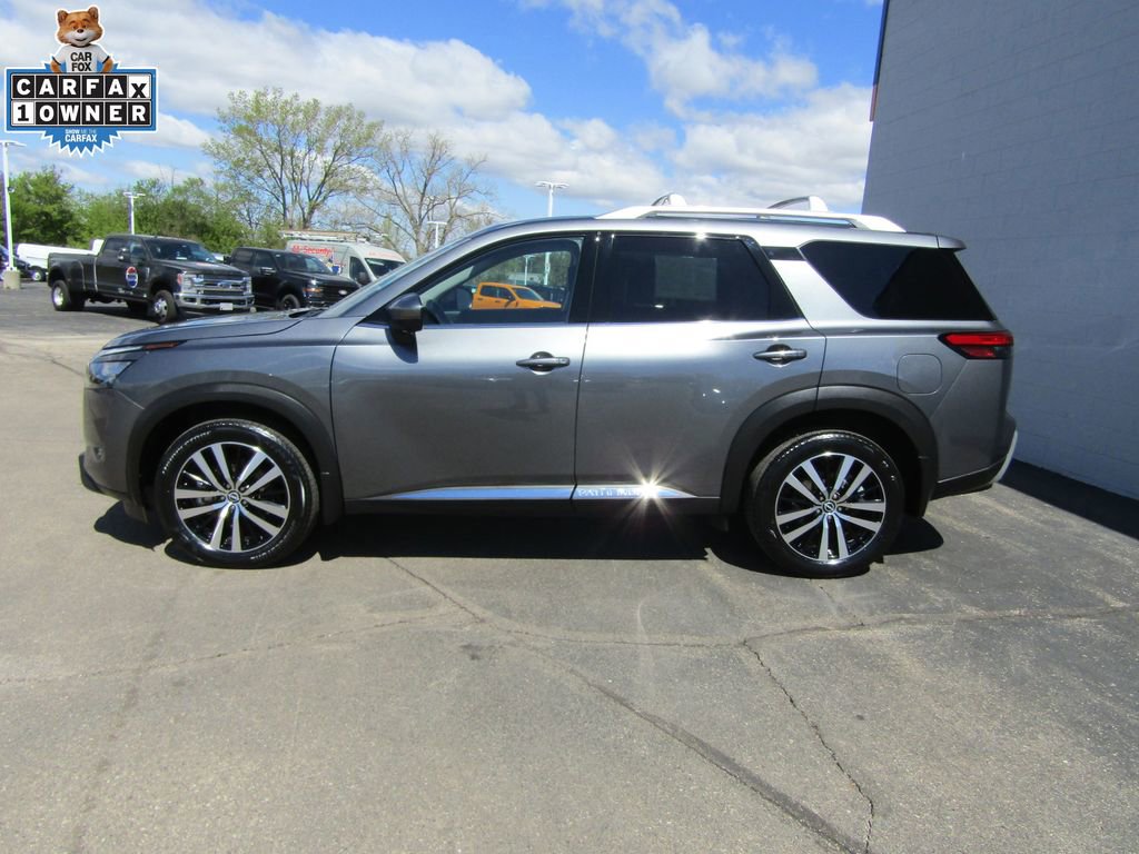 Used 2025 Nissan Pathfinder Platinum w/ Cargo Package AWD/4WD image 2