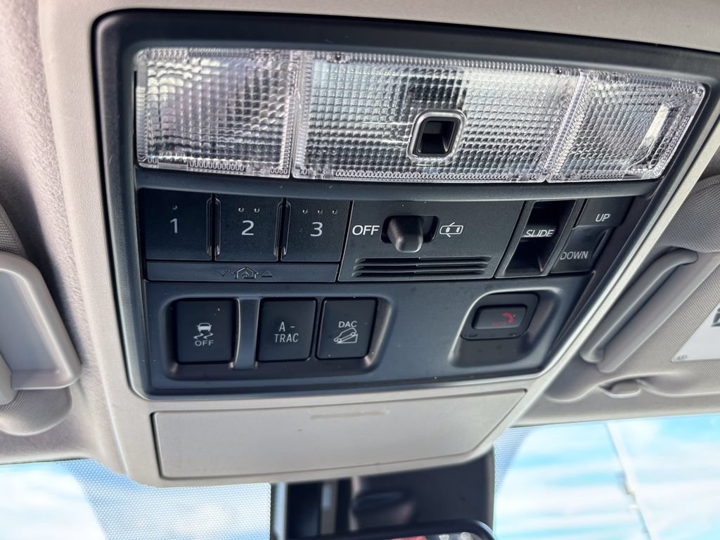 Used 2021 Toyota 4Runner SR5 Premium w/ Moonroof Package AWD/4WD image 26