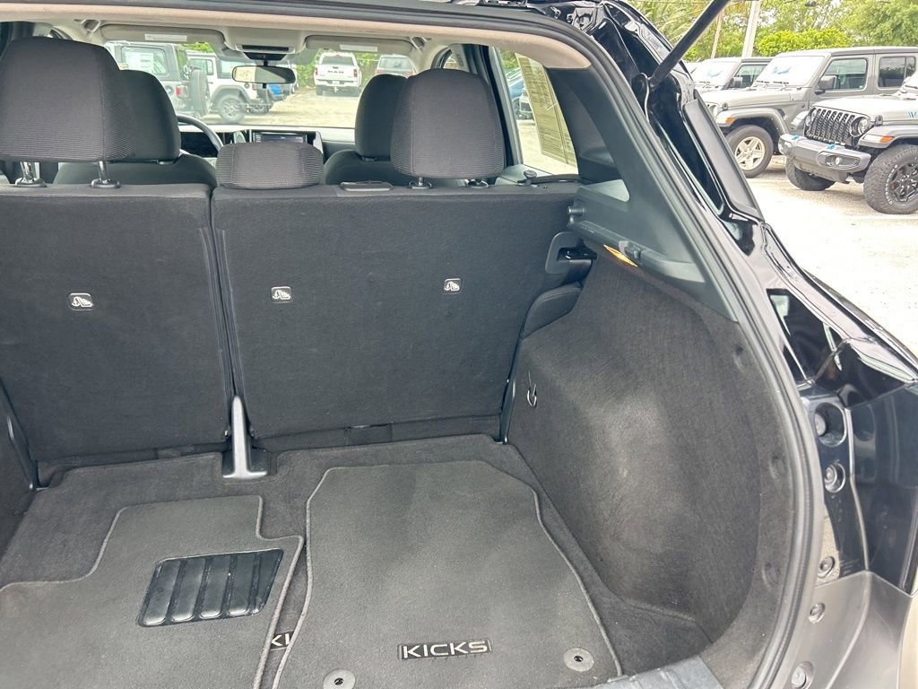 Used 2025 Nissan Kicks S image 28