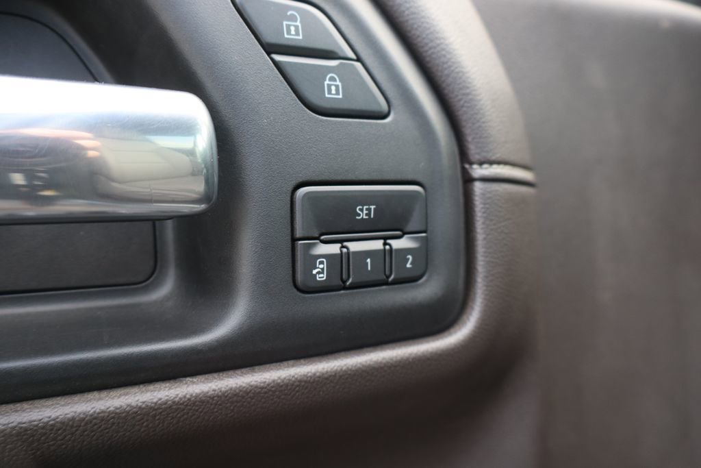 Used 2019 Chevrolet Silverado 1500 LTZ image 12