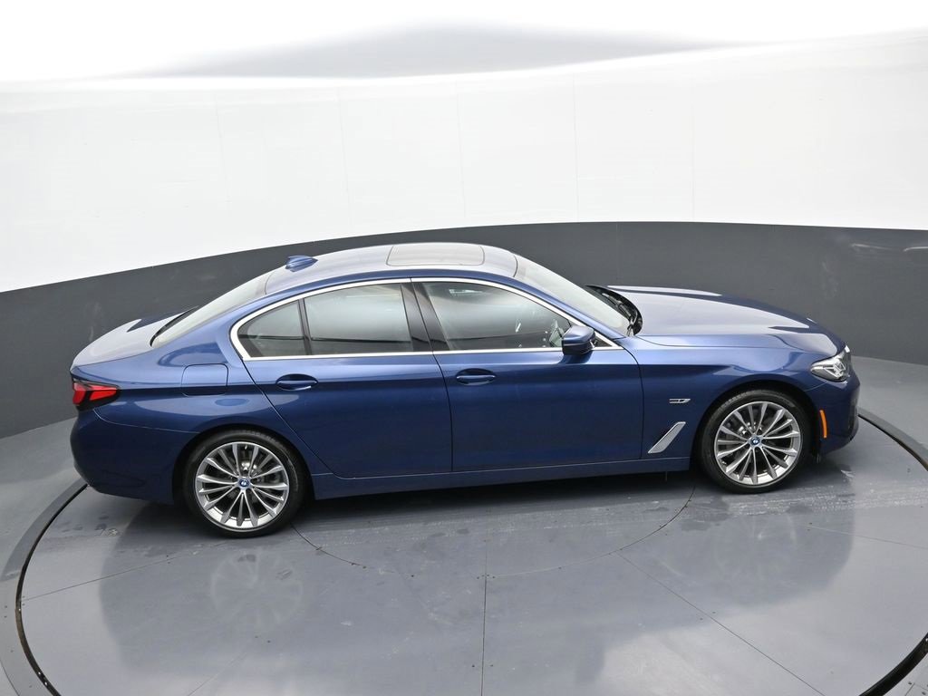 Used 2023 BMW 530e xDrive w/ Premium Package image 37