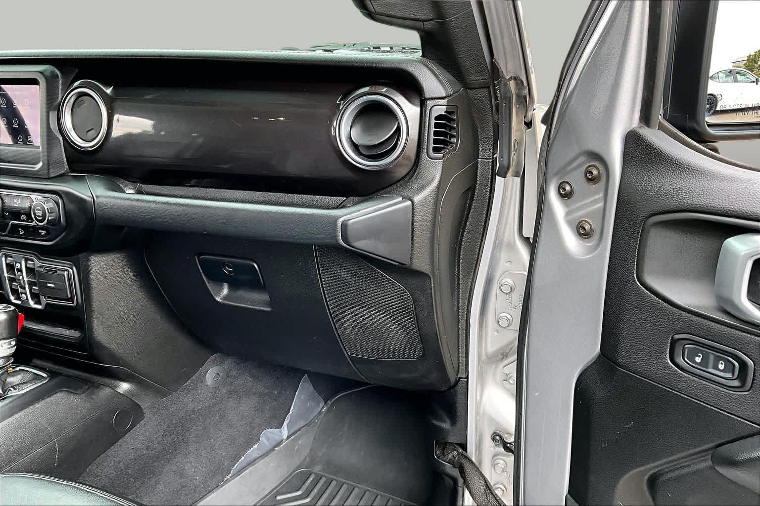Used 2020 Jeep Wrangler Unlimited Sahara AWD/4WD image 18